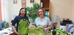 Школьники получили подарки от Ханты-Мансийского НПФ