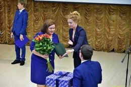 Ханты-Мансийский НПФ поздравил с 85-летием школу №1 г. Ханты-Мансийска
